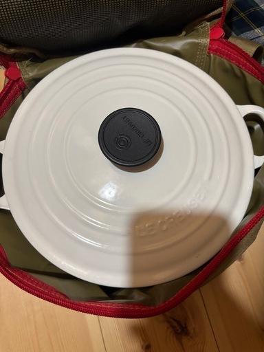 LE CREUSETとColemanのホーロー鍋セット