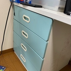 イケアの机（幅広）の画像