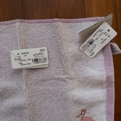 【新品】猫とフラミンゴのタオルハンカチの画像