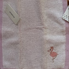 【新品】猫とフラミンゴのタオルハンカチの画像