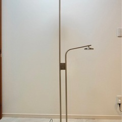 【IKEA】ISJAKT イスヤクト LEDフロアアップライト/読書ランプ, 調光可能/ニッケルメッキの画像