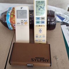 nocria エアコン用リモコン ＆ダイキンエアコン用リモコン