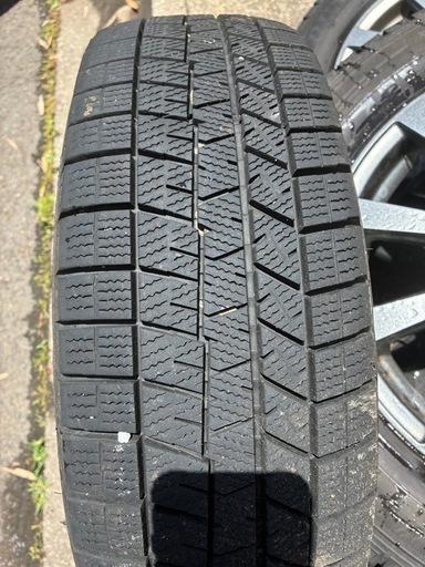 185/65R15のスタッドレスタイヤ、15インチホイール付き。  - タイヤサイズ: 185/65R15  ホイール　15インチ ス