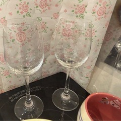 食器5枚とグラス2この画像