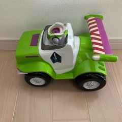 バズライトイヤー　車の画像