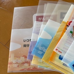 絵柄入りクリアホルダー13枚まとめ売りの画像