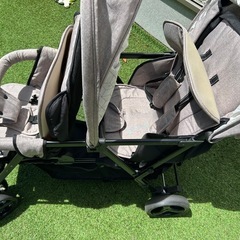 双子用ベビーカー
の画像
