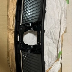 60 ハリアー 後期 フロントグリル 新品の画像