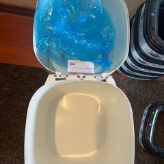 犬用　トイレゴミ箱　パッドロッカー本体(新品カートリッジセット済)&カートリッジ10個の画像
