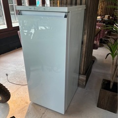 配送可能 使用期間少ない AQUA アクア 冷凍庫 前開き（134L・右開き