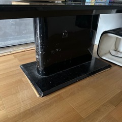 ダイニングテーブルの画像