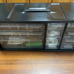 工具箱と古い電子部品