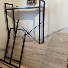 机と椅子の画像