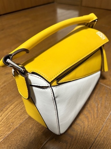 LOEWE
パズルバックスモール