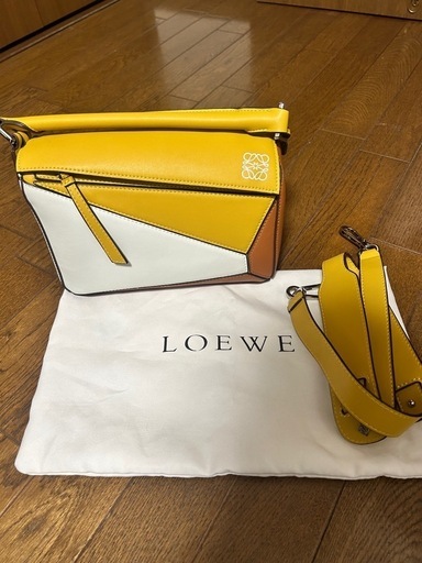 LOEWE
パズルバックスモール