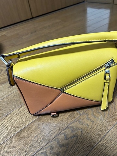 LOEWE
パズルバックスモール