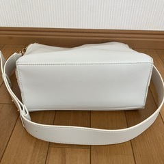 ショルダーバッグ　ホワイトの画像