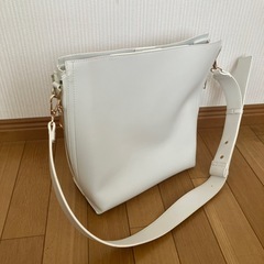 ショルダーバッグ　ホワイトの画像