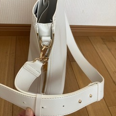 ショルダーバッグ　ホワイトの画像