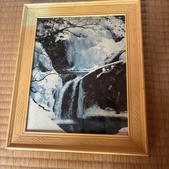 滝の写真　フレーム入り