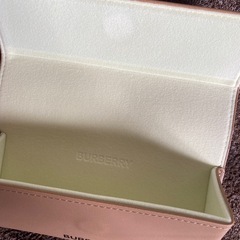 Burberryメガネケース　安いと思いますの画像