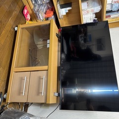 テレビとテレビ台の画像