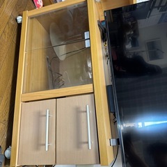 テレビとテレビ台の画像