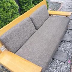 木製ソファーの画像