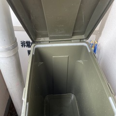 新輝合成 トンボ ゴミ箱 連結可能 70リットル カーキグリーン 幅48×奥行36.5×高さ60cm 蓋付き 分別 丈夫 屋外 ベランダ 大きい アウトドア 日本製の画像