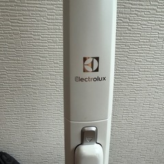 掃除機　エレクトロラックス　コードレス　付属品ありの画像