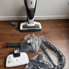 掃除機　エレクトロラックス　コードレス　付属品ありの画像