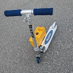 美品 Razor レーザーキックボード