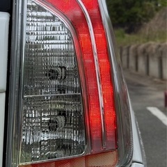 30系プリウス テールランプユニット 社外の画像
