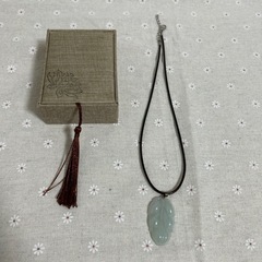 天然翡翠のネックレスの画像