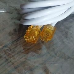 白いモジュラーケーブル 電話コード 電話線の画像