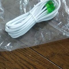 白いモジュラーケーブル 電話コード 電話線の画像