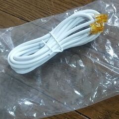 白いモジュラーケーブル 電話コード 電話線の画像