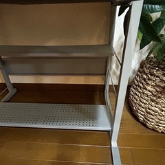 【受付中】デスク　机　パソコンの画像
