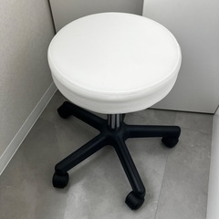 キャスターチェアー