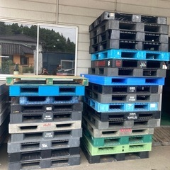 中古　プラスチックパレット　サイズまちまちパレット21枚