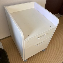 引き出し付きキャビネット