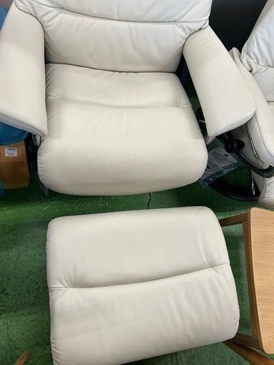 リクライニングチェアー　Ekornes Stressless View Signature オットマン付き
