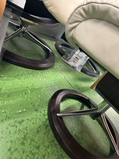 リクライニングチェアー　Ekornes Stressless View Signature オットマン付き