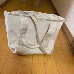 Leeの掛けカバンの画像