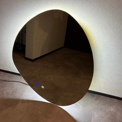 壁掛けライト付きミラーの画像