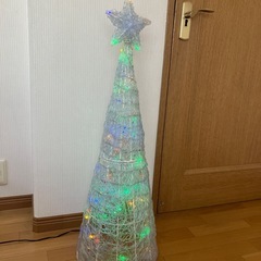 クリスマスツリー　イルミネーションの画像