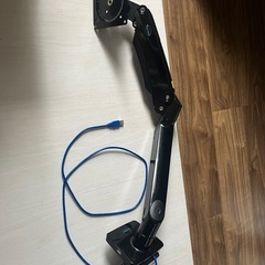 ほぼ新品 モニタアーム　購入時8000円
