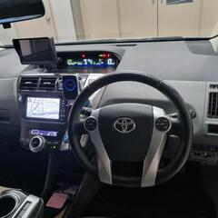 車プリウスαの画像