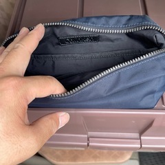 Calvin Klein ネイビー ポーチの画像