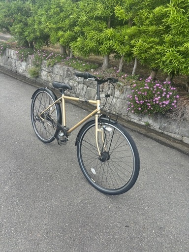 28インチ・シティクロスバイク6段変速ギア付き・ゴールド×ブラック